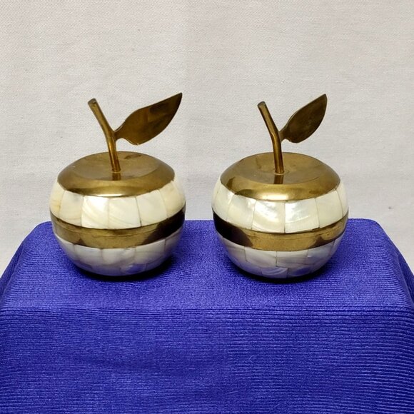 Mother Of Pearl & Brass Apple Shape Jewelry Trinket Hide-away Boxes Set of 2 HTF - Picture 4 of 10
